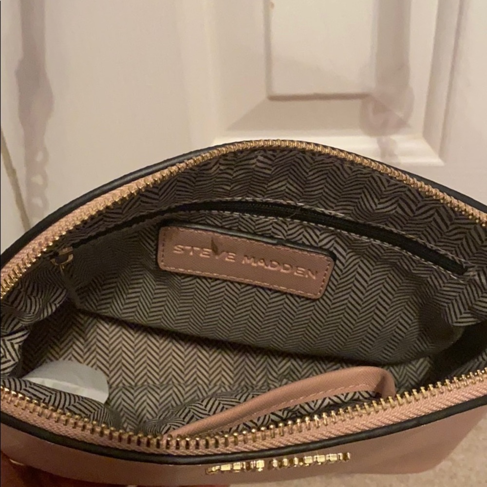 Blush Crossbody Bag - Picture 3 of 3